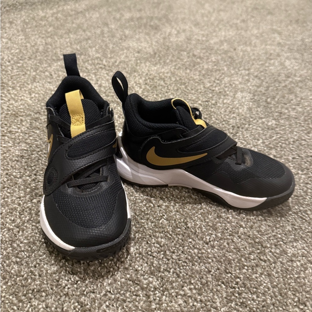 Kids Nike shoes 11-11.5